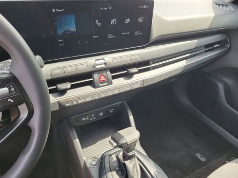 Used 2025 Kia K4 LXS FWD image 28