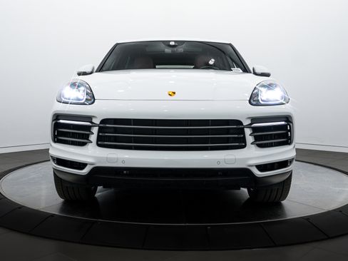 Certified 2022 Porsche Cayenne Platinum Edition image 10