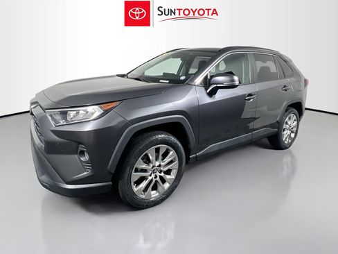 Used 2021 Toyota RAV4 XLE Premium FWD image 9