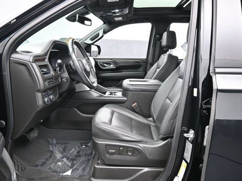 Used 2022 Chevrolet Tahoe Z71 w/ Luxury Package AWD/4WD image 11