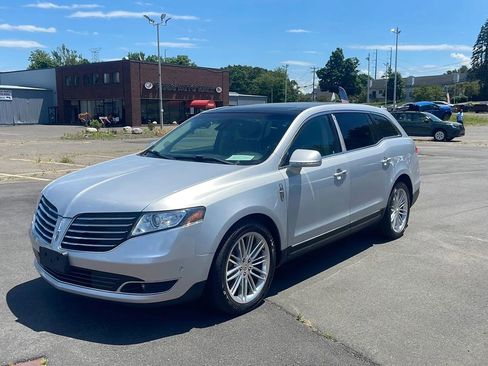 Used 2019 Lincoln MKT AWD image 7