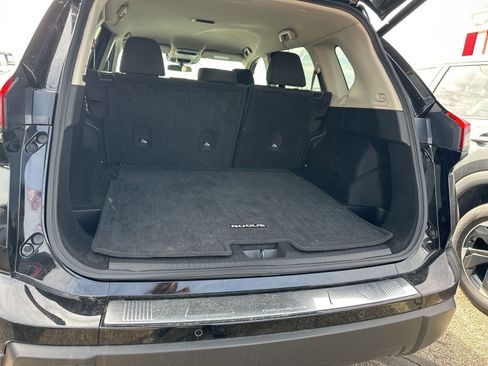 Used 2025 Nissan Rogue SV image 21