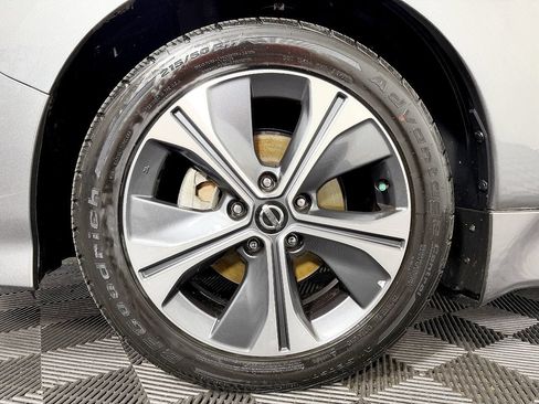 Used 2019 Nissan Leaf SV w/ SV Technology Package FWD image 24