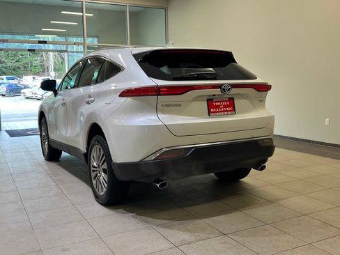 Certified 2024 Toyota Venza XLE image 4