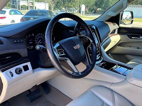 Used 2017 Cadillac Escalade Luxury image 14