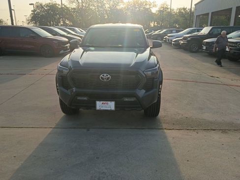 Used 2025 Toyota Tacoma TRD Off-Road image 5