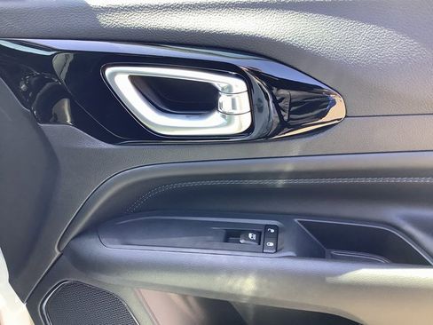 New 2025 Jeep Compass Latitude w/ Sun & Sound Group image 39