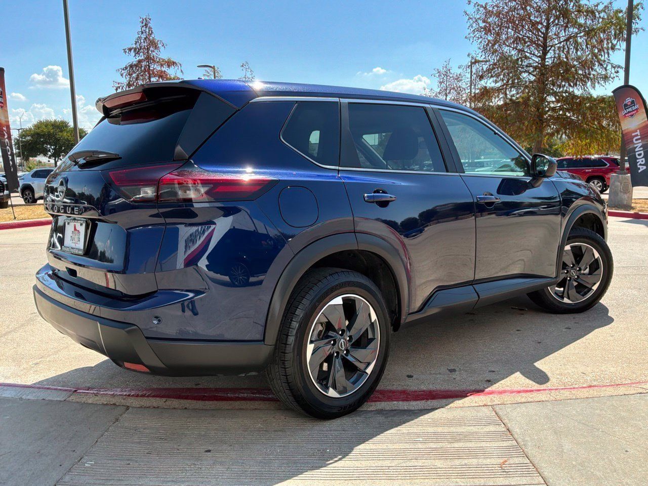 Used 2025 Nissan Rogue SV FWD image 6