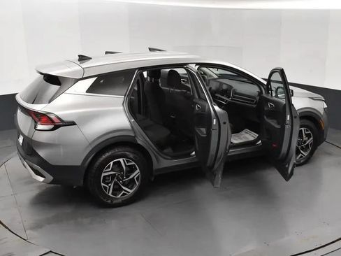Used 2024 Kia Sportage LX FWD image 6