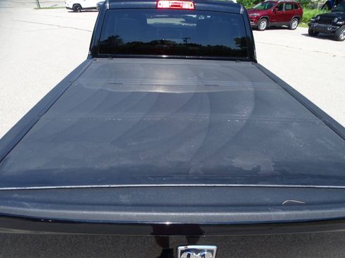 Used 2021 RAM 1500 4x4 Crew Cab Classic SLT w/ Luxury Group image 39
