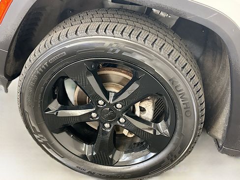 Used 2023 Jeep Grand Cherokee Altitude AWD/4WD image 36