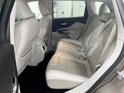 Used 2019 Jeep Cherokee Limited AWD/4WD image 22