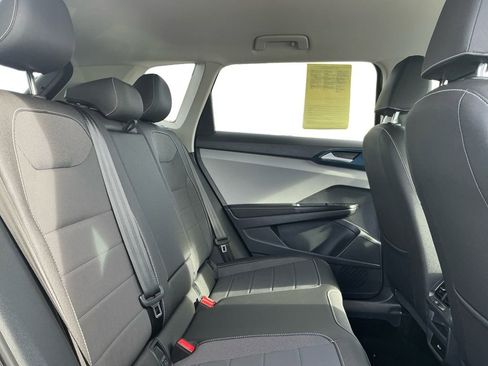 Used 2024 Volkswagen Taos SE image 18