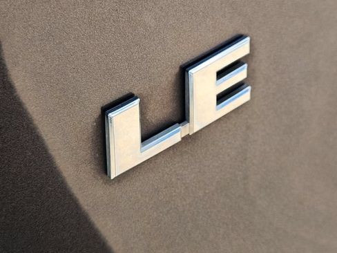Used 2019 Toyota RAV4 LE FWD image 12