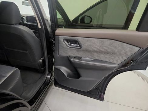 Used 2023 Nissan Rogue SV FWD image 31