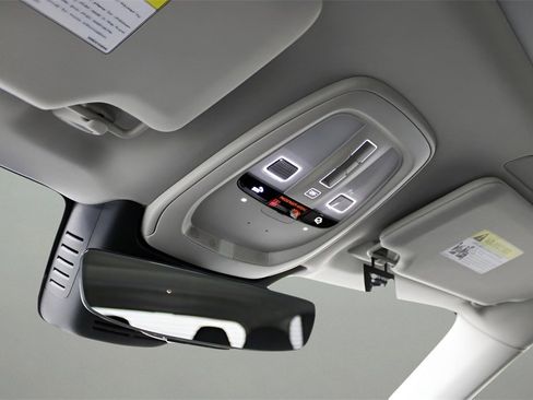 New 2025 Volvo XC90 B6 Core w/ Protection Package image 25