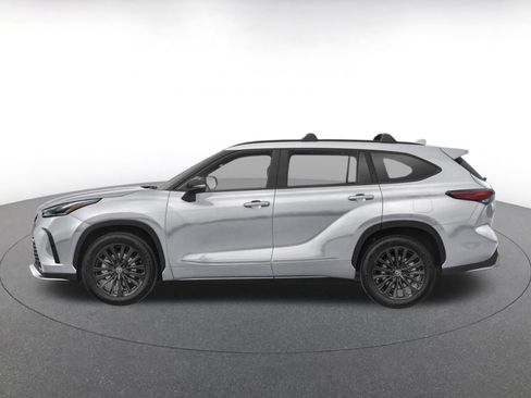 Used 2025 Toyota Highlander XSE AWD/4WD image 3