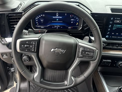 Used 2025 Chevrolet Silverado 1500 LT Trail Boss w/ Convenience Package II AWD/4WD image 18