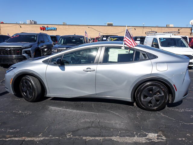 Used 2024 Toyota Prius LE FWD image 5