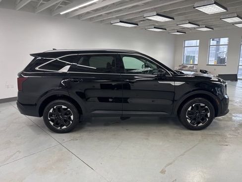 Used 2024 Kia Sorento S image 13