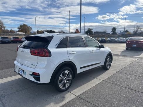 Used 2022 Kia Niro EX w/ Cold Weather Package image 6
