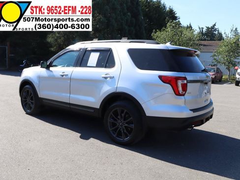 Used 2018 Ford Explorer XLT w/ Equipment Group 202A AWD/4WD image 6