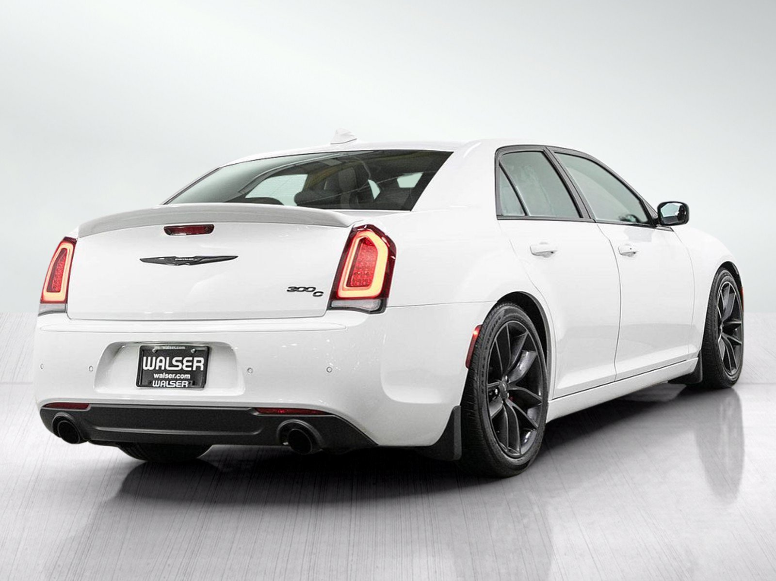 Used 2023 Chrysler 300 C RWD image 5