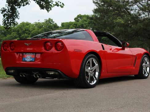 Used 2007 Chevrolet Corvette Coupe w/ Preferred Equipment Group RWD image 8