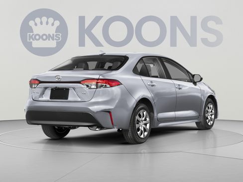 Used 2024 Toyota Corolla LE FWD image 2