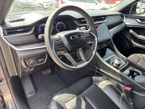 Used 2024 Jeep Grand Cherokee L Limited RWD image 17
