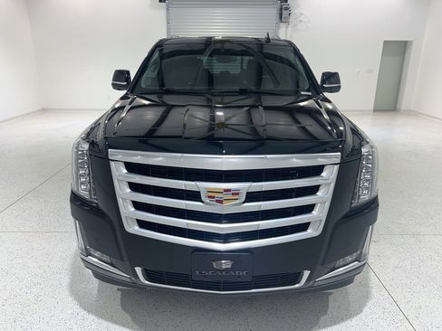 Used 2019 Cadillac Escalade Luxury image 8