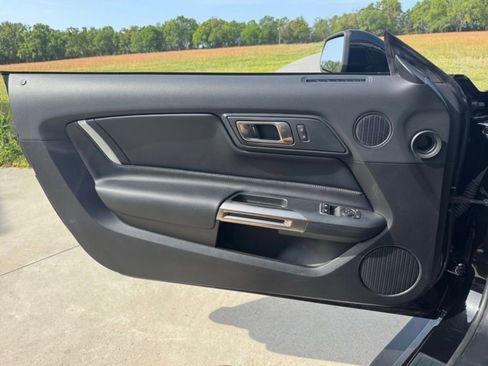 Used 2021 Ford Mustang Shelby GT500 w/ Carbon Fiber Track Pack RWD image 25