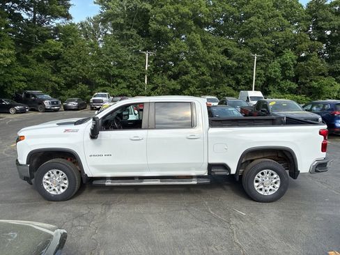 Used 2023 Chevrolet Silverado 2500 LT w/ Convenience Package AWD/4WD image 4