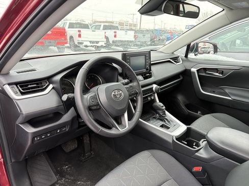 Used 2022 Toyota RAV4 XLE image 9