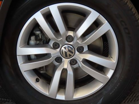 Used 2017 Volkswagen Tiguan S image 6