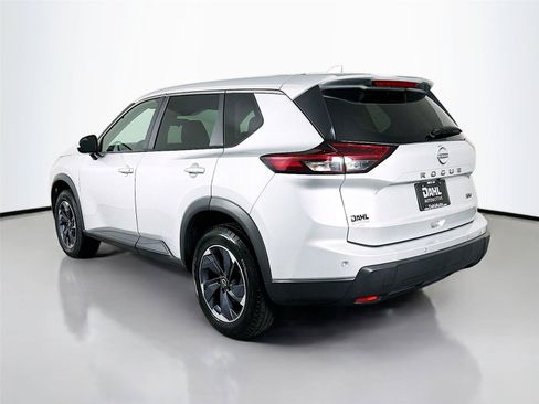 Used 2024 Nissan Rogue SV FWD image 10
