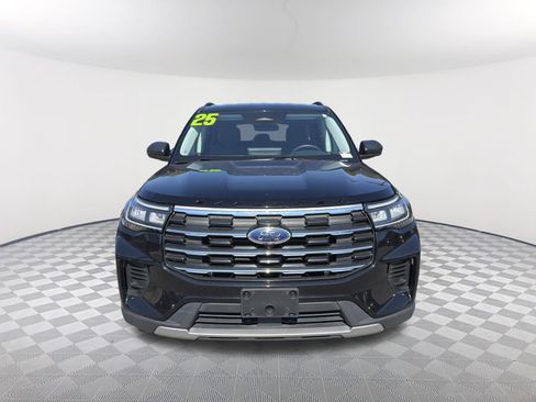 Used 2025 Ford Explorer Active RWD image 2
