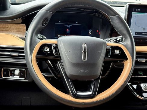 Used 2023 Lincoln Corsair Reserve FWD image 13