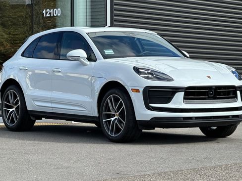 Used 2025 Porsche Macan image 10