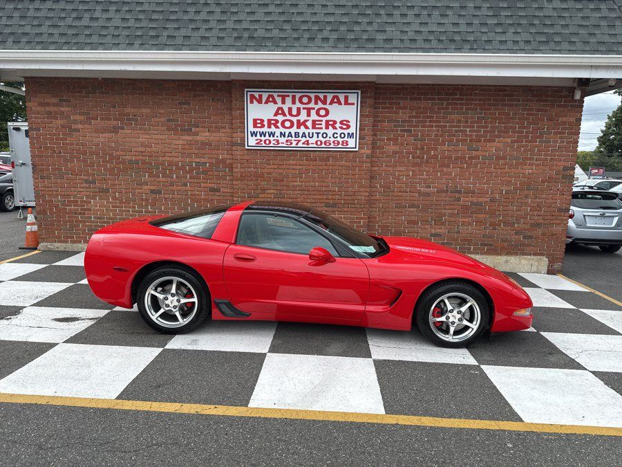 Used 2000 Chevrolet Corvette Coupe w/ Performance Handling Pkg RWD image 2