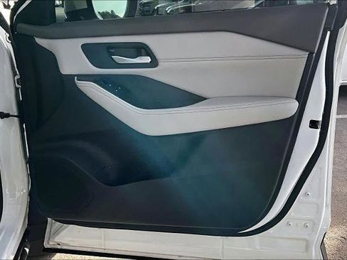 Certified 2022 Nissan Rogue SV w/ SV Premium Package image 21