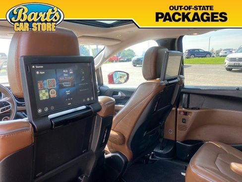 Used 2018 Chrysler Pacifica Limited w/ Advanced Safetytec Group FWD image 23