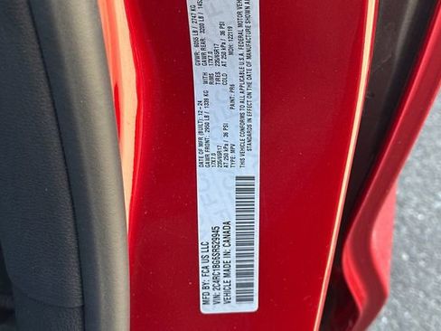 Used 2025 Chrysler Pacifica Select image 31