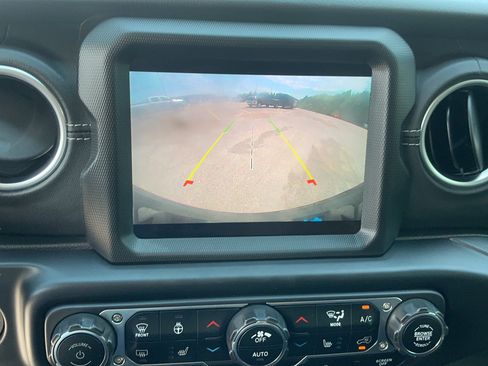 Used 2023 Jeep Wrangler Unlimited Sahara w/ Cold Weather Group AWD/4WD image 25