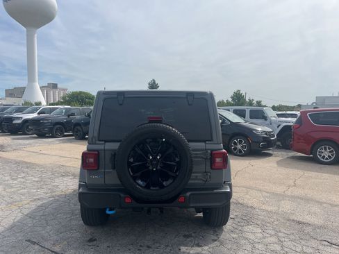 Used 2023 Jeep Wrangler Unlimited Sahara w/ Cold Weather Group AWD/4WD image 7