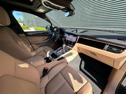 Used 2026 Porsche Macan image 38