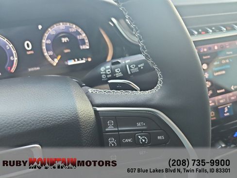 Used 2023 Jeep Grand Cherokee Limited w/ Luxury Tech Group II AWD/4WD image 24