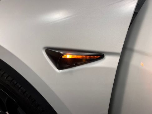 Used 2023 Tesla Model Y Performance AWD/4WD image 23