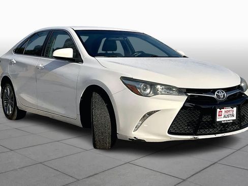 Used 2016 Toyota Camry SE image 3