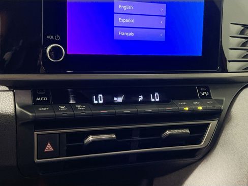 Used 2025 Toyota Camry LE image 27